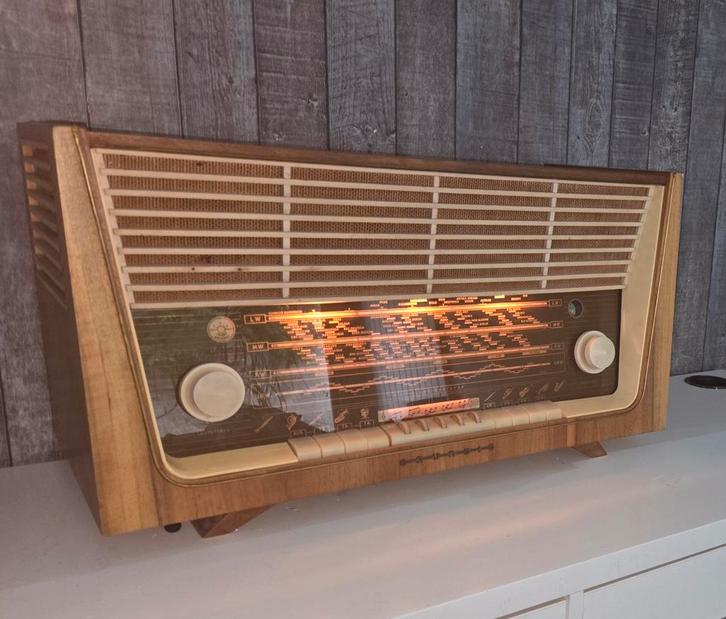 3 vintage grundig lampenradio's van 1955, Antiek en Kunst, Antiek | Tv's en Audio, Ophalen