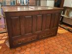 Grand coffre en bois ancien, Ophalen