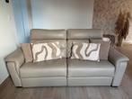 Te koop beige leren zetel slechts 2 jaar oud, Huis en Inrichting, Ophalen, Driepersoons, Leer, Zo goed als nieuw