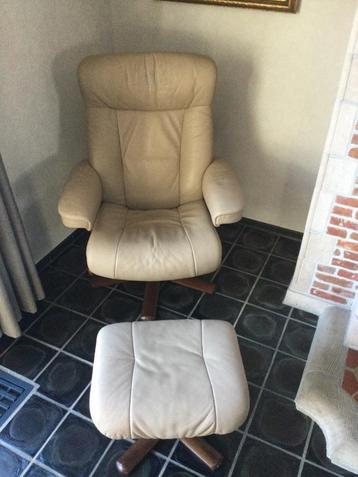 Comfortabele Relaxstoel met voetbankje 