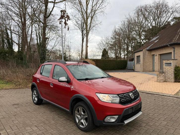 Dacia Sandero Stepway - 2018 - Benzine - Airco - Weinig Kms, Auto's, Dacia, Bedrijf, Te koop, Sandero Stepway, Bluetooth, Benzine