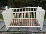Wit gelakt houten babybedje op wielen + boxspring, Ophalen, Gebruikt, Ledikant