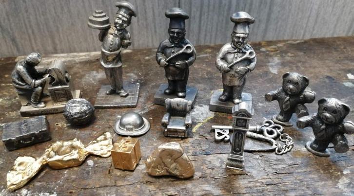 Vijftien (15) tinnen mini ornamentjes over verschillende ond, Verzamelen, Overige Verzamelen, Zo goed als nieuw, Ophalen
