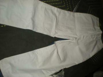 witte broek voor volksmars beschikbaar voor biedingen