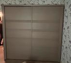 Kleerkast met hangers en schabben. Bruin beige, Huis en Inrichting, Kasten | Kleerkasten, Ophalen, Zo goed als nieuw