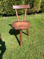 Driepootstoel met rugleuning, Ophalen