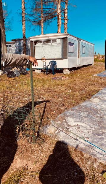 vend terrain pouvant mettre une gd caravane ou chalet 60m2, Jusqu'à 6