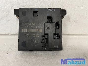 MERCEDES CLS C219 LINKS achter deurvergrendelings module 219 beschikbaar voor biedingen