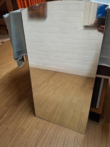 Badkamerspiegel beschikbaar voor biedingen
