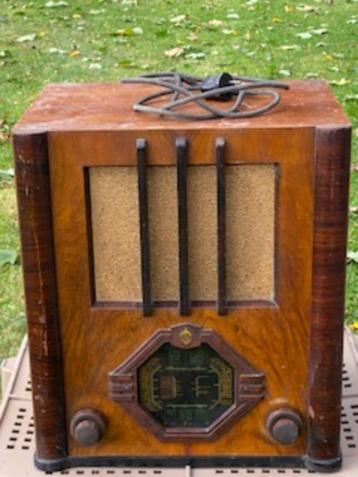 Oude radio beschikbaar voor biedingen