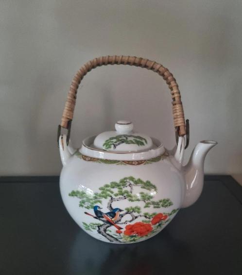 Aziatische theepot van porselein, Huis en Inrichting, Keuken | Servies, Gebruikt, Overige typen, Overige stijlen, Porselein, Verzenden