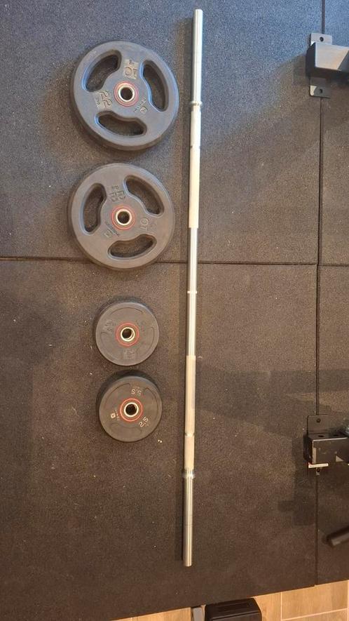 Barre de musculation avec 30kg de poids, Sport en Fitness, Fitnessmaterialen, Zo goed als nieuw, Ophalen
