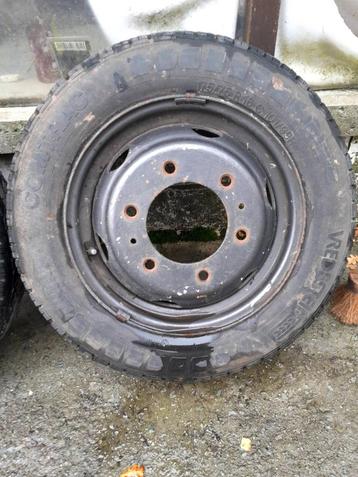 4 banden met velgen 175/75 R 16 C 101/99R beschikbaar voor biedingen