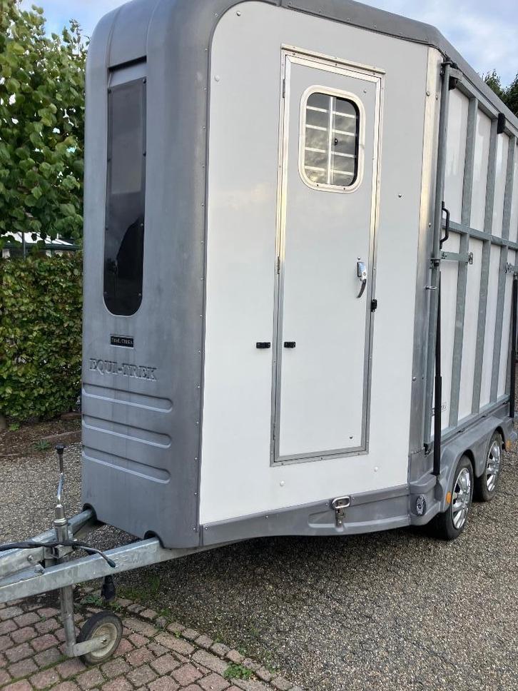 Equi - Trek, Dieren en Toebehoren, Paarden en Pony's | Trailers en Aanhangwagens, Zo goed als nieuw, 2-paards trailer, Aluminium