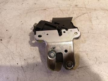 SLOTVANGER ACHTERKLEP ELEKTR. Passat (362) (4E5827505D) beschikbaar voor biedingen