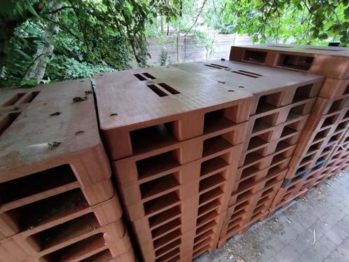 16 kunststof paletten, Doe-het-zelf en Bouw, Hout en Planken, Gebruikt, Ophalen