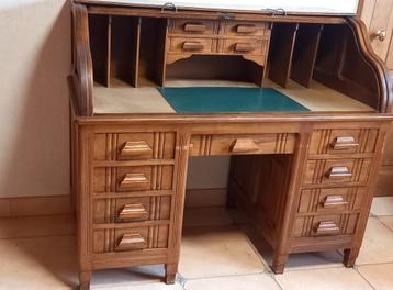 Secretaire met rolluik beschikbaar voor biedingen