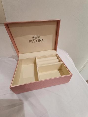 Roze horloge/juwelen doos beschikbaar voor biedingen