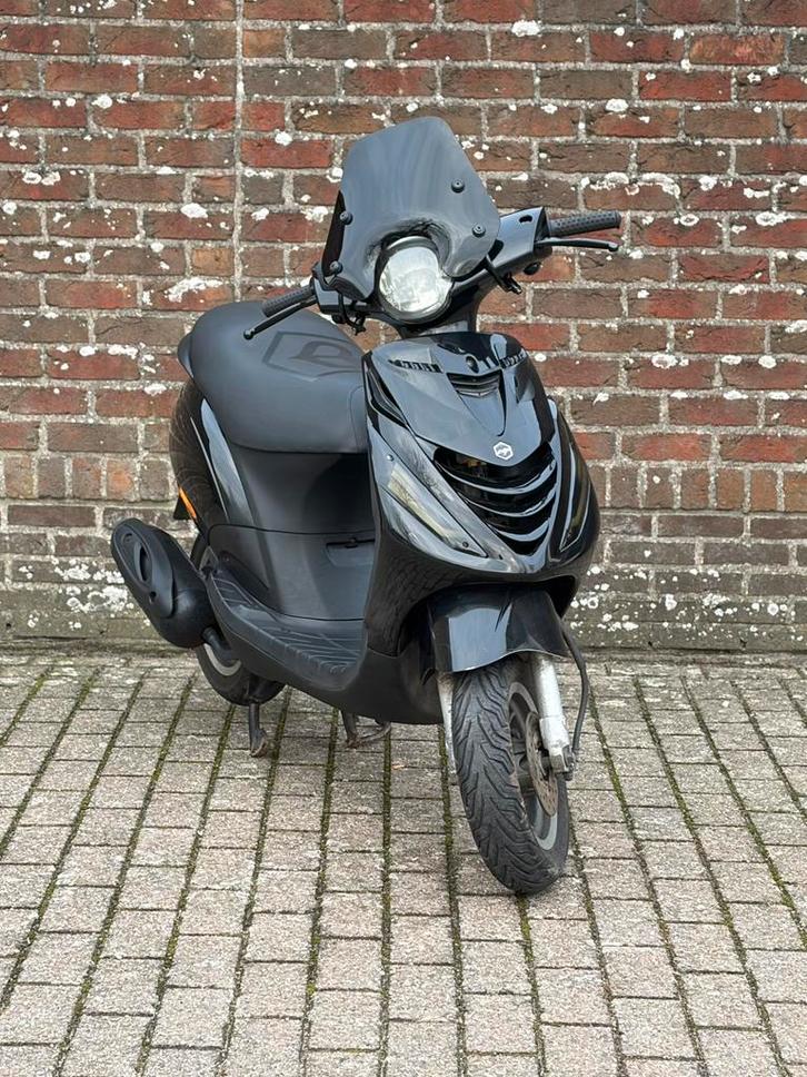 Piaggio zip, Fietsen en Brommers, Scooters | Piaggio, Zo goed als nieuw, Zip, Ophalen