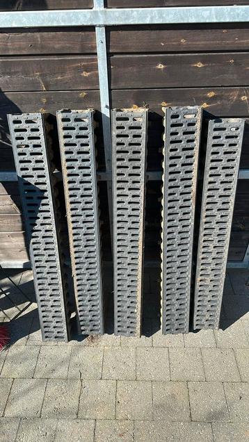 5 meter pvc afvoergootjes  beschikbaar voor biedingen