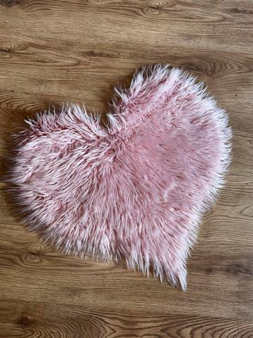 Klein decoratie tapijt roze beschikbaar voor biedingen