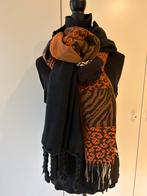 Maxi écharpe Shanna orange et noir, Vêtements | Femmes, Bonnets, Écharpes & Gants, Écharpe