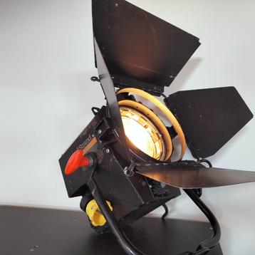 Ancienne lampe à film avec culot standard E27