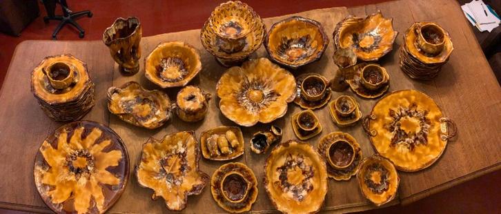 Zeer groot keramisch tafelservies van Vallauris, Huis en Inrichting, Keuken | Servies, Zo goed als nieuw, Compleet servies, Boerenbont