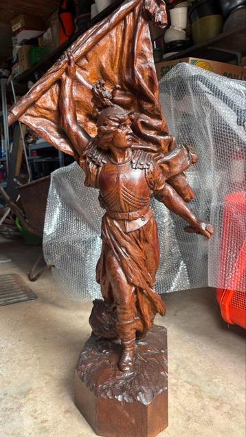 Houten beeld Marianne  beschikbaar voor biedingen