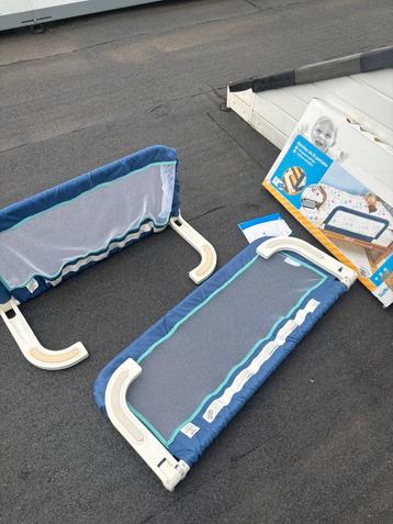 2 blauwe bedhekjes beschikbaar voor biedingen