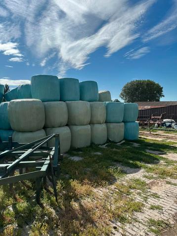Balen voordroog beschikbaar voor biedingen