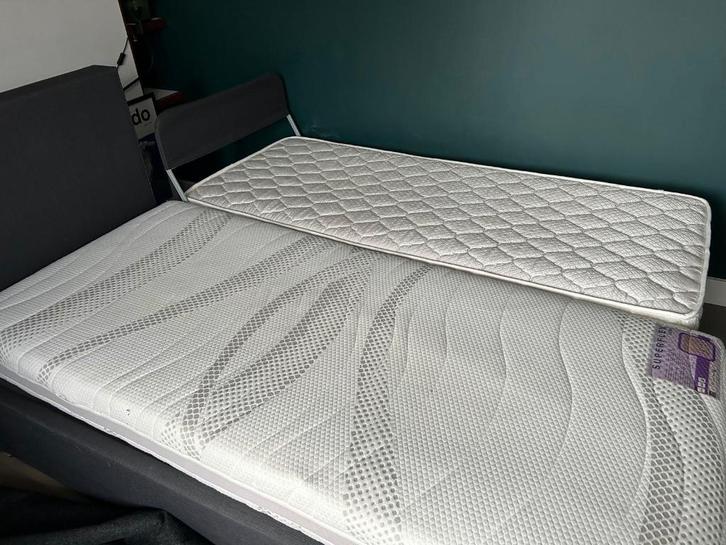 Uittrekbaar éénpersoonsbed (uittrekbaar tot dubbel bed), Huis en Inrichting, Slaapkamer | Bedden, Gebruikt, 160 cm, 200 cm, Grijs