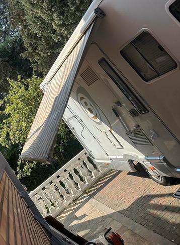 Camperluifel in zeer goede staat beschikbaar voor biedingen