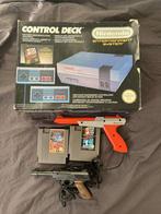 Nintendo NES in doos met games en accessoires, Ophalen, Zo goed als nieuw, Met 2 controllers, Met games