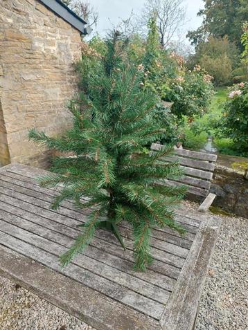 A donner peitt arbre de Noël  artificiel  70 cm beschikbaar voor biedingen