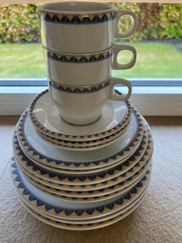 servies voor 3 personen beschikbaar voor biedingen