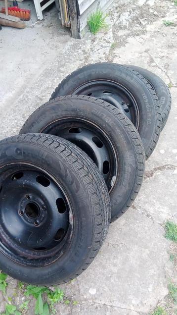 Pneus hiver 185/65/R15 beschikbaar voor biedingen