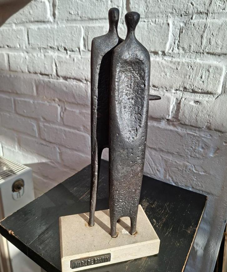 Beeld door Marc De Bruyn, vrouw / man, gietijzer, Antiek en Kunst, Kunst | Beelden en Houtsnijwerken, Ophalen of Verzenden