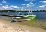 Wakeboardboot met trailer en bootlift, Watersport en Boten, Ophalen, Benzine