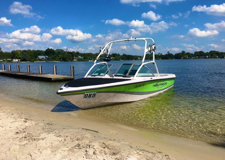 Wakeboardboot met trailer en bootlift, Watersport en Boten, Speedboten, Benzine, Ophalen