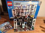 LEGO City - 7498 - Le Commissariat de Police (modèle 2010), Ensemble complet, Lego, Utilisé, Enlèvement ou Envoi