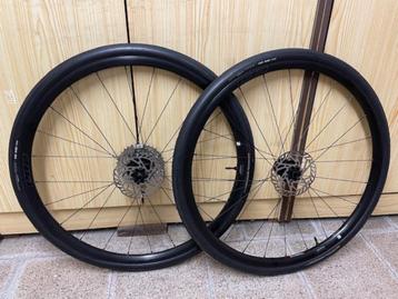 Paar splinternieuwe koerswielen uit Giant Defy Advanced beschikbaar voor biedingen