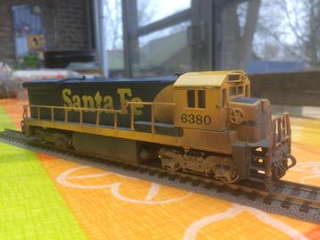 Locomotive diesel Santa Fe de Bachmann