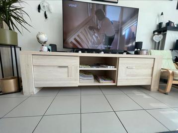 gratis tv kast en barkast beschikbaar voor biedingen
