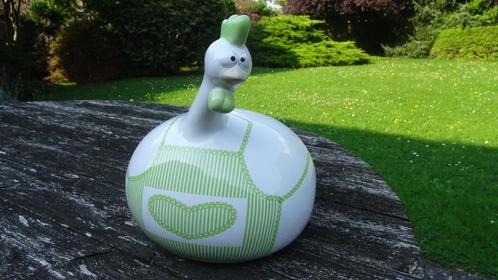 Big Hen J Line - Spaarpot met groen schort, Verzamelen, Porselein, Kristal en Bestek, Zo goed als nieuw, Beeldje(s), Porselein