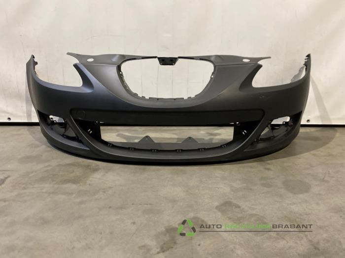 Voorbumper van een Seat Leon, Auto-onderdelen, Carrosserie, Bumper, Seat, Gebruikt, 3 maanden garantie