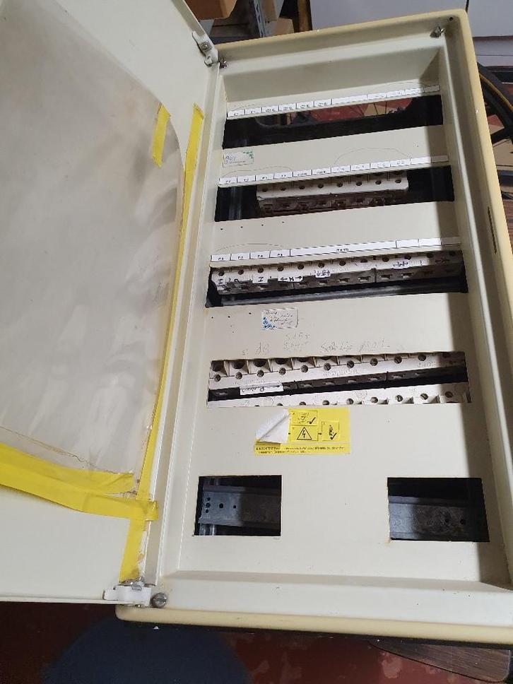 2 Tableaux electrique avec porte cause remplacement, Doe-het-zelf en Bouw, Elektriciteit en Kabels, Gebruikt, Overige typen, Ophalen of Verzenden