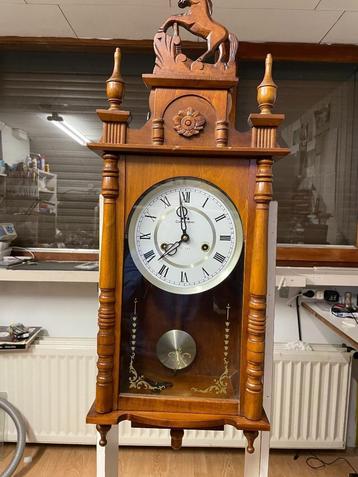 Wandklok beschikbaar voor biedingen