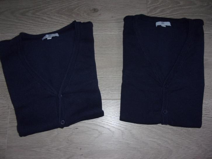 2 jongens gilets met knoopjes. Maat 152, Kinderen en Baby's, Kinderkleding | Maat 152, Zo goed als nieuw, Jongen, Trui of Vest