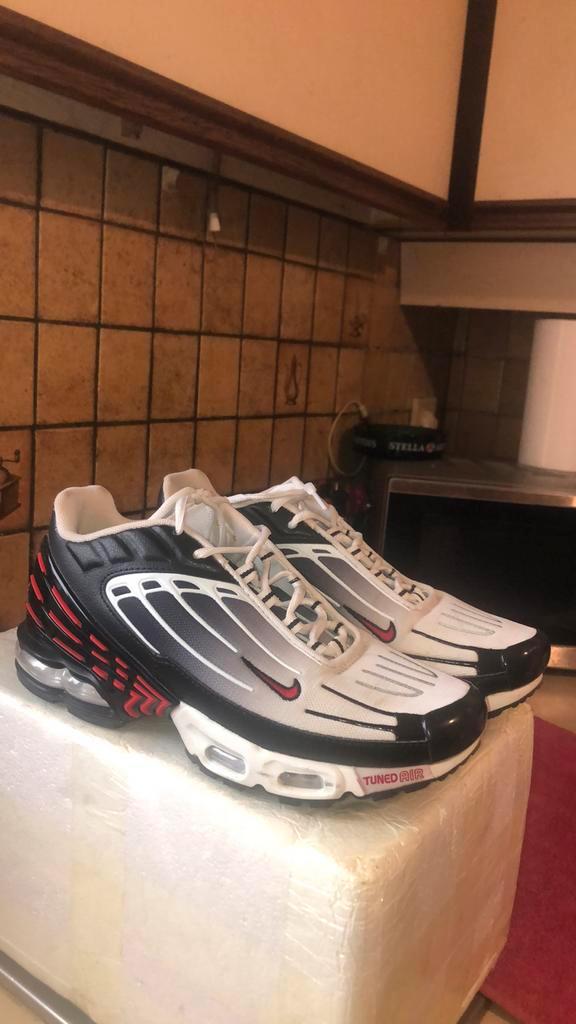 NIKE TUNED AIR MAAT 43eu, Kleding | Heren, Schoenen, Zo goed als nieuw, Sportschoenen, Wit, Ophalen of Verzenden